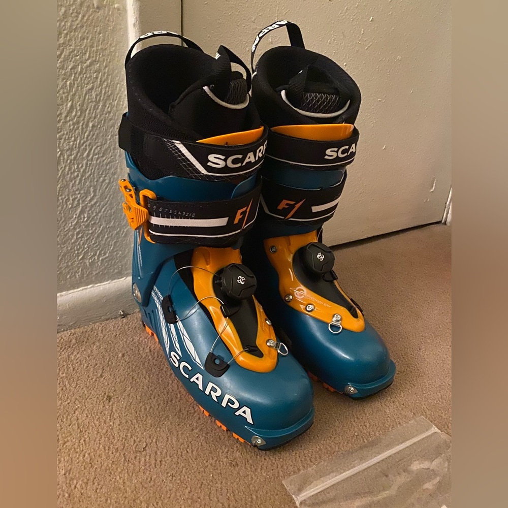 BRAND NEW Scarpa Ski boots size 26.5